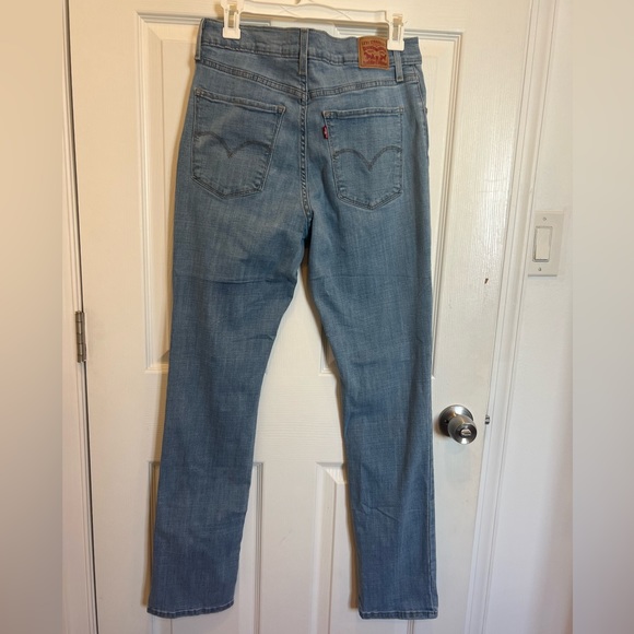 Levi’s Women's 724 High Rise Straight Jeans - Picture 5 of 7